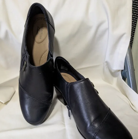 Clarks Navy Blue Leather Ankle Boots Sz 9 - Picture 2 of 7